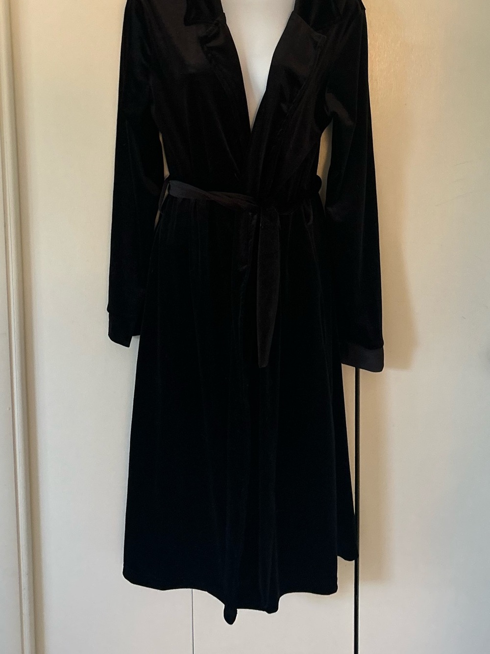 Futurino Velvet Long Belted Robe pockets NWT S - Picture 6 of 9